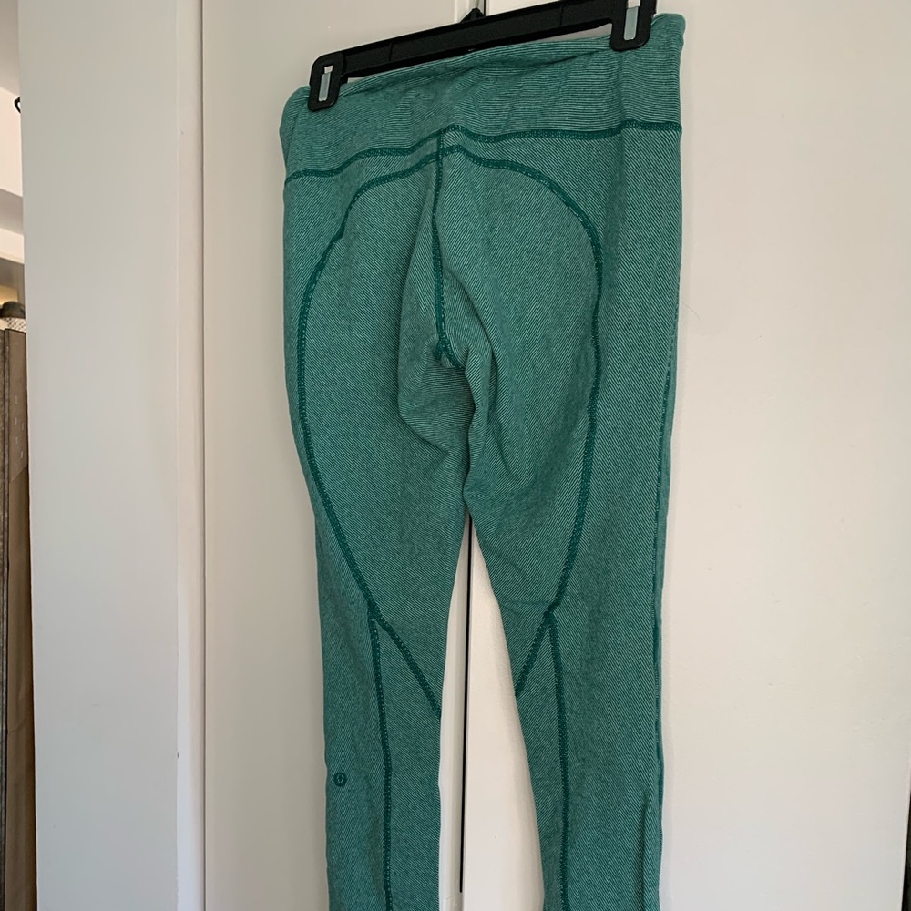 Size 8 Lululemon yoga pants